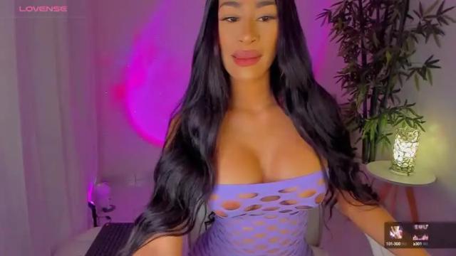 Image 4 of megancarlott_ Stream on Chaturbate on 16 months ago
