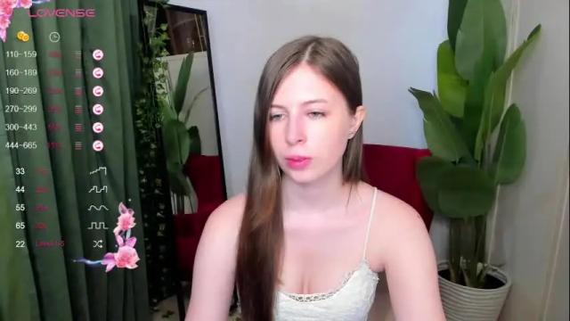 Image 3 of megancrem Stream on Chaturbate on 5 months ago