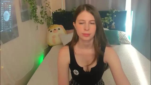 Image 10 of megancrem Stream on Chaturbate on 3 months ago