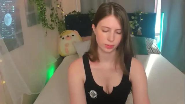 Image 2 of megancrem Stream on Chaturbate on 3 months ago