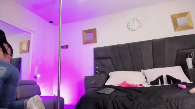 Image 4 of meganfoxxi_ Stream on Chaturbate on 25 days ago