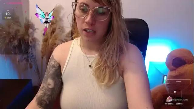 Image 4 of meganlk Stream on Chaturbate on 16 days ago