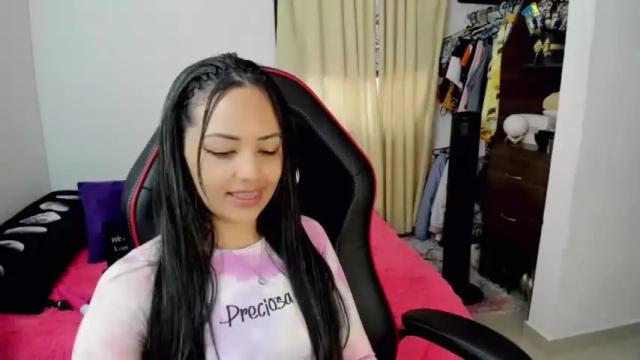 Image 2 of meganlove997401 Stream on Chaturbate on 15 months ago