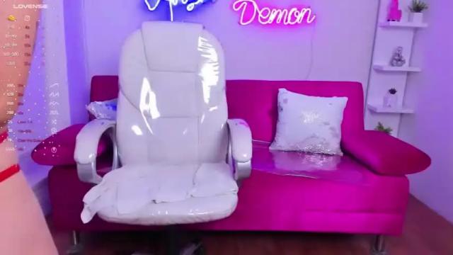 Image 8 of meganroos Stream on Chaturbate on 21 months ago