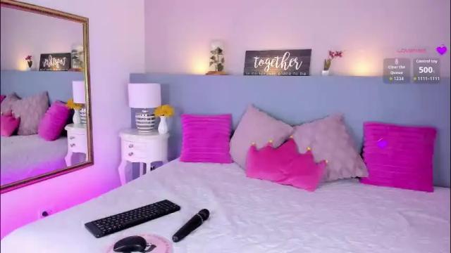 Image 2 of meganrosse__ Stream on Chaturbate on 20 days ago