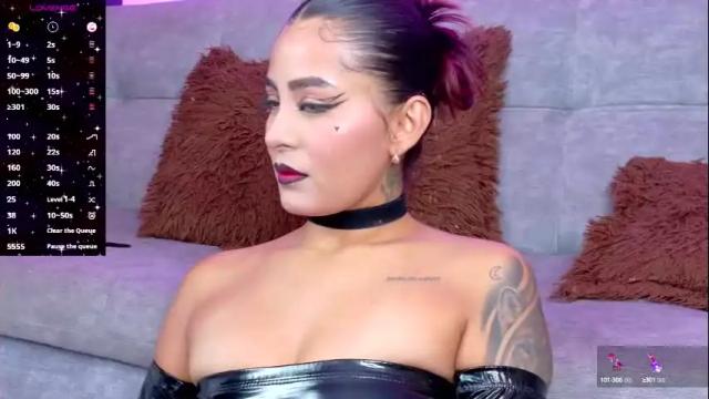 Image 3 of meganwolf1_ Stream on Chaturbate on 1 month ago