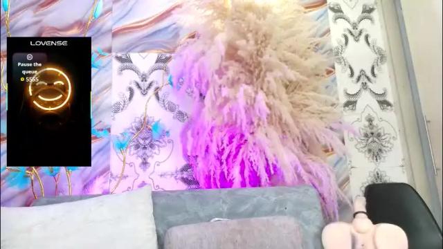 Image 2 of meganwolf1_ Stream on Chaturbate on 1 month ago