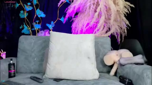 Image 4 of meganwolf1_ Stream on Chaturbate on 1 month ago