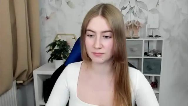 Image 2 of meganx_candy Stream on Chaturbate on 15 days ago