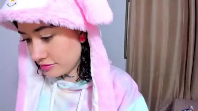 Image 3 of meggann_taylor Stream on Chaturbate on 14 months ago