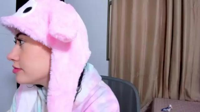 Image 4 of meggann_taylor Stream on Chaturbate on 14 months ago