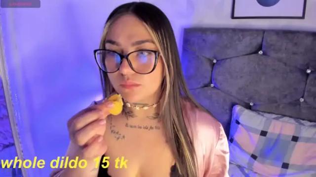 Image 2 of mei_millers Stream on Chaturbate on 16 months ago