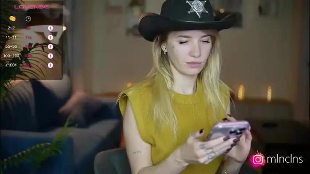 Thumbnail 1, mel_collins's Stream at Chaturbate, 2 months ago