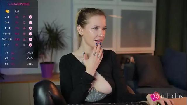 Image 11 of mel_collins Stream on Chaturbate on 1 month ago