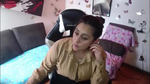 Image 4 of mel_raise Stream on Chaturbate on 3 months ago