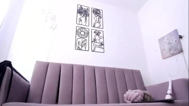 Image 3 of melani_greyy Stream on Chaturbate on 1 month ago