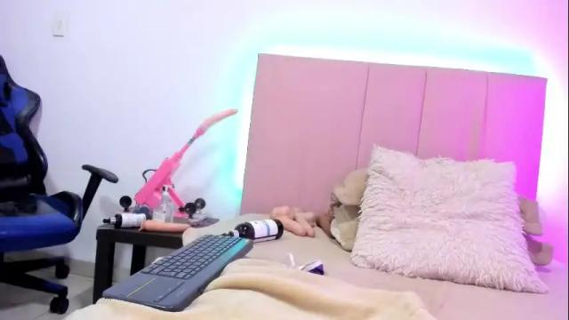 Image 2 of melani_xc Stream on Chaturbate on 1 month ago