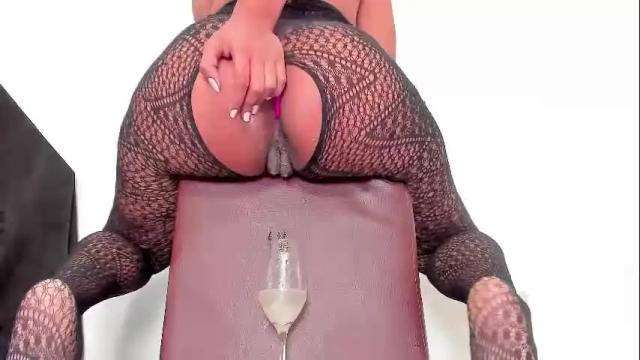 Image 2 of melania_browis Stream on Chaturbate on 6 days ago