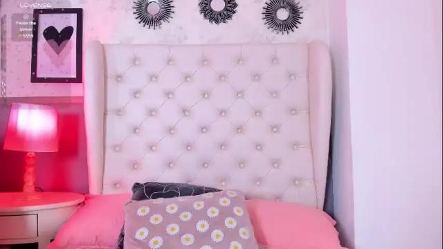 Image 3 of melanie__hills Stream on Chaturbate on 13 days ago