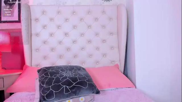 Image 7 of melanie__hills Stream on Chaturbate on 9 days ago