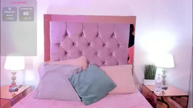 Image 3 of melanie__hills Stream on Chaturbate on 1 day ago