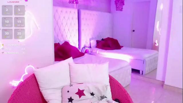 Image 12 of melanie_bianco Stream on Chaturbate on 11 days ago