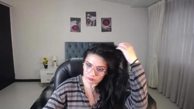 Image 2 of melanie_ferreira Stream on Chaturbate on 16 months ago