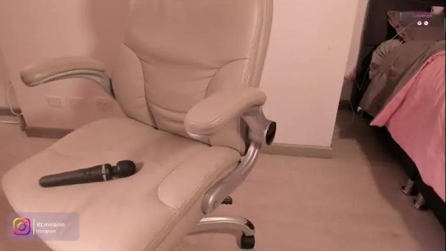 Image 4 of melanie_owo Stream on Chaturbate on 2 months ago