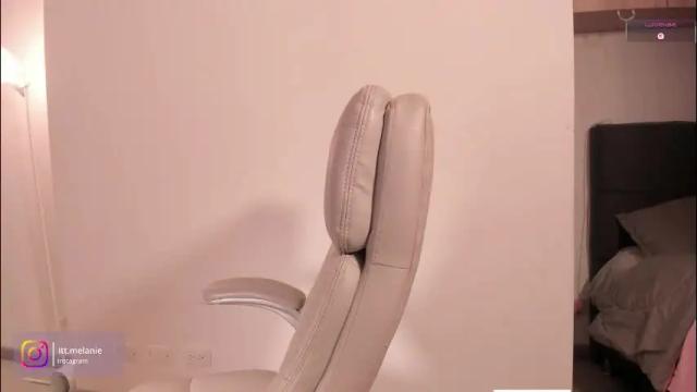 Image 4 of melanie_owo Stream on Chaturbate on 1 month ago