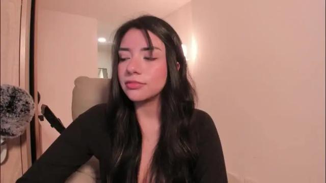 Image 2 of melanie_owo Stream on Chaturbate on 10 days ago