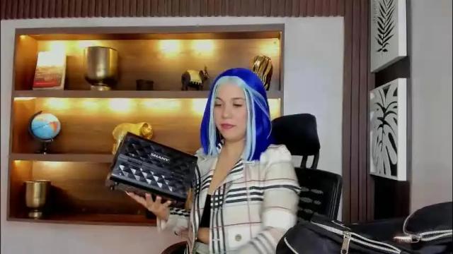 Image 3 of melanieroux Stream on Chaturbate on 1 month ago