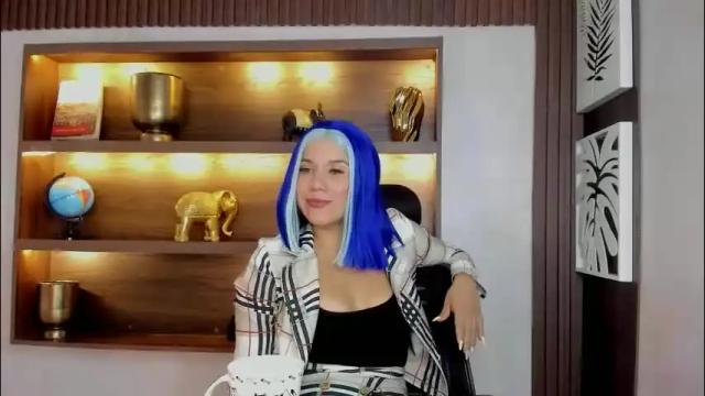 Image 8 of melanieroux Stream on Chaturbate on 1 month ago