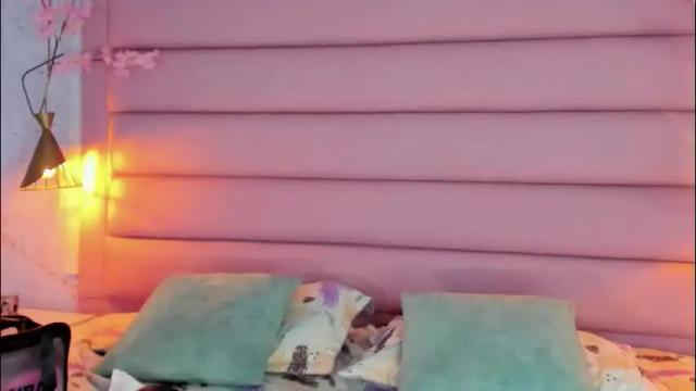 Image 11 of melanieroux Stream on Chaturbate on 10 days ago