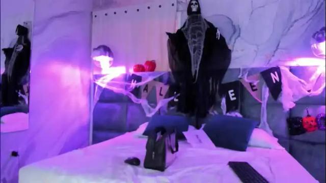 Image 6 of melanieroux Stream on Chaturbate on 4 days ago