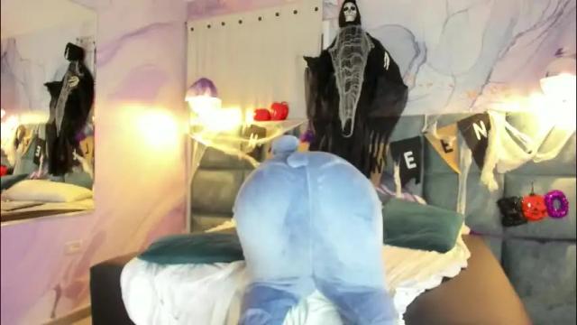 Image 11 of melanieroux Stream on Chaturbate on 3 days ago