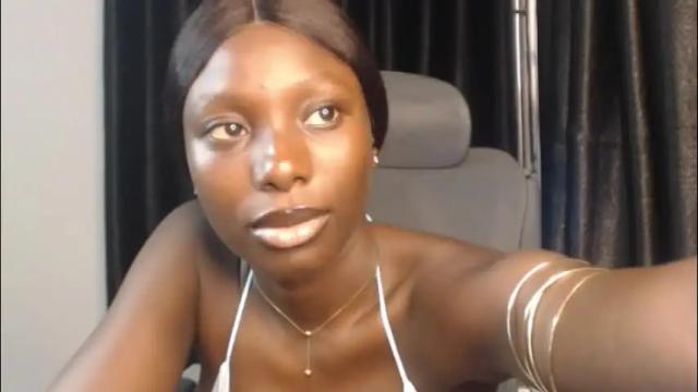 Image 2 of melanine_floral Stream on Chaturbate on 2 months ago