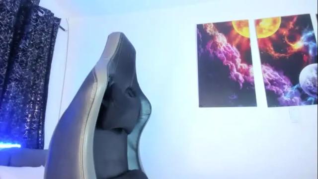 Image 2 of melannia_hills Stream on Chaturbate on 1 month ago