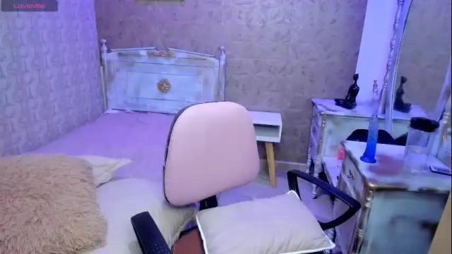 Image 2 of melany_brunette Stream on Chaturbate on 3 months ago