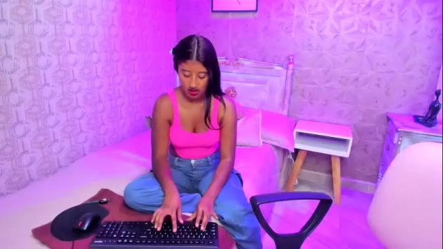 Image 2 of melany_brunette Stream on Chaturbate on 3 months ago