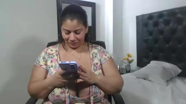 Image 2 of melanyespinosa Stream on Chaturbate on 17 months ago