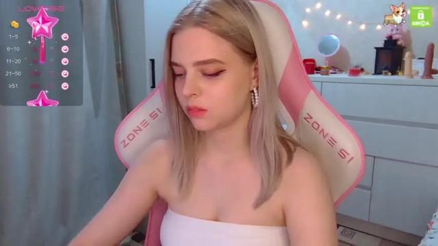 Image 3 of melissa_lisa Stream on Chaturbate on 16 months ago