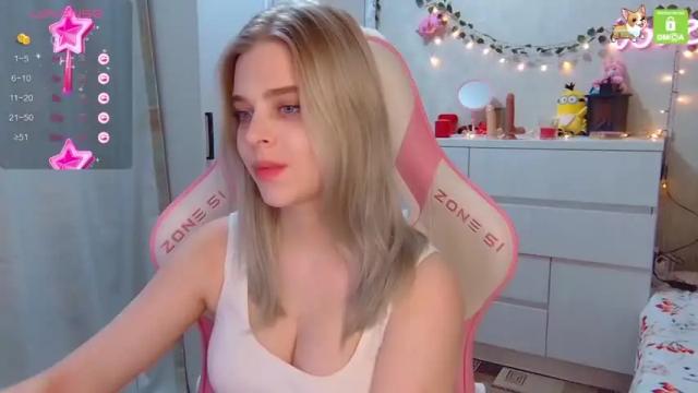 Image 12 of melissa_lisa Stream on Chaturbate on 15 months ago