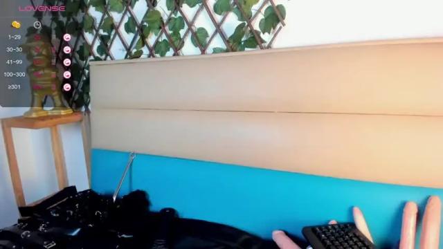 Image 10 of melizaa_rose Stream on Chaturbate on 15 months ago