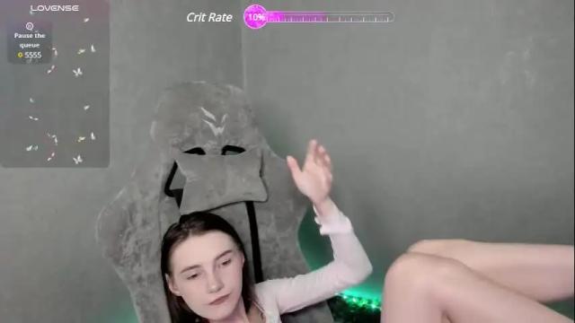 Image 12 of mell_kitty Stream on Chaturbate on 27 days ago