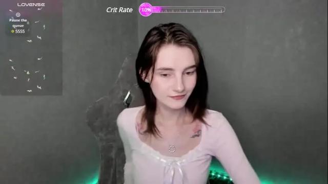 Image 2 of mell_kitty Stream on Chaturbate on 27 days ago