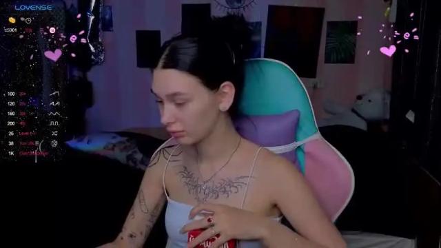 Image 2 of mella_freya Stream on Chaturbate on 4 days ago
