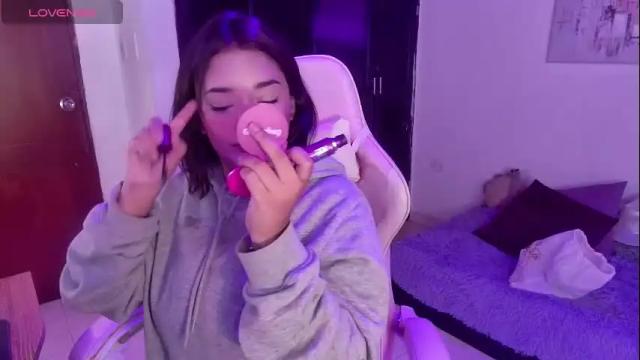 Image 2 of mellody_tgn Stream on Chaturbate on 1 month ago