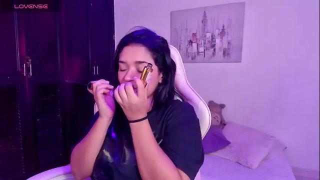Image 4 of mellody_tgn Stream on Chaturbate on 2 months ago