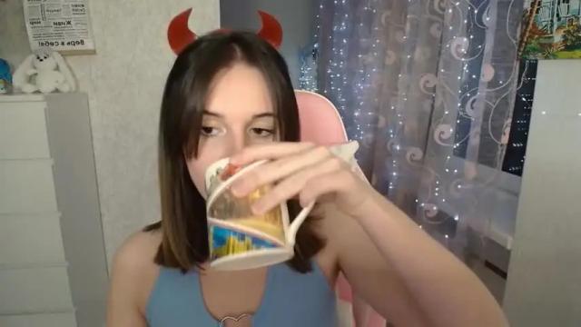Image 2 of mellonmayre Stream on Chaturbate on 15 months ago