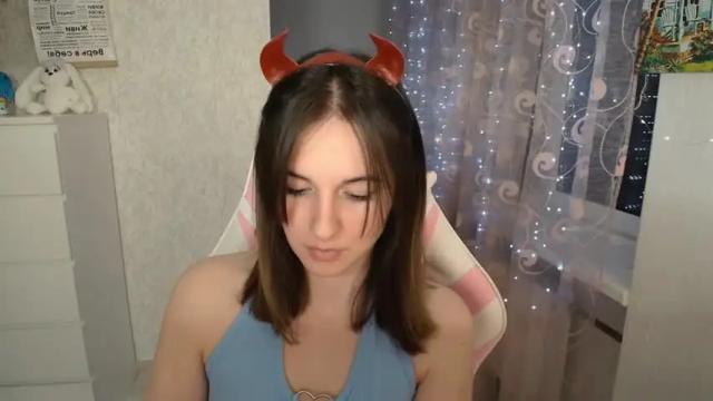 Image 3 of mellonmayre Stream on Chaturbate on 15 months ago